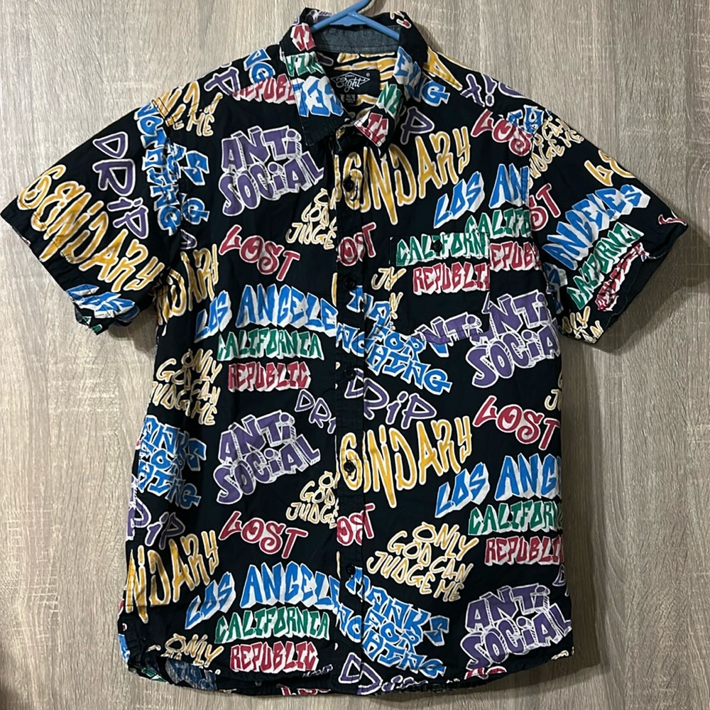 Eighty Eight graffiti short sleeve button down shirt
Size 14/16